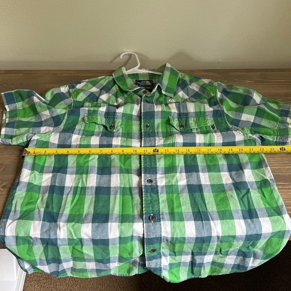 The North Face Men’s Large Plaid Short Sleeve Button Up Shirt - Picture 5 of 6